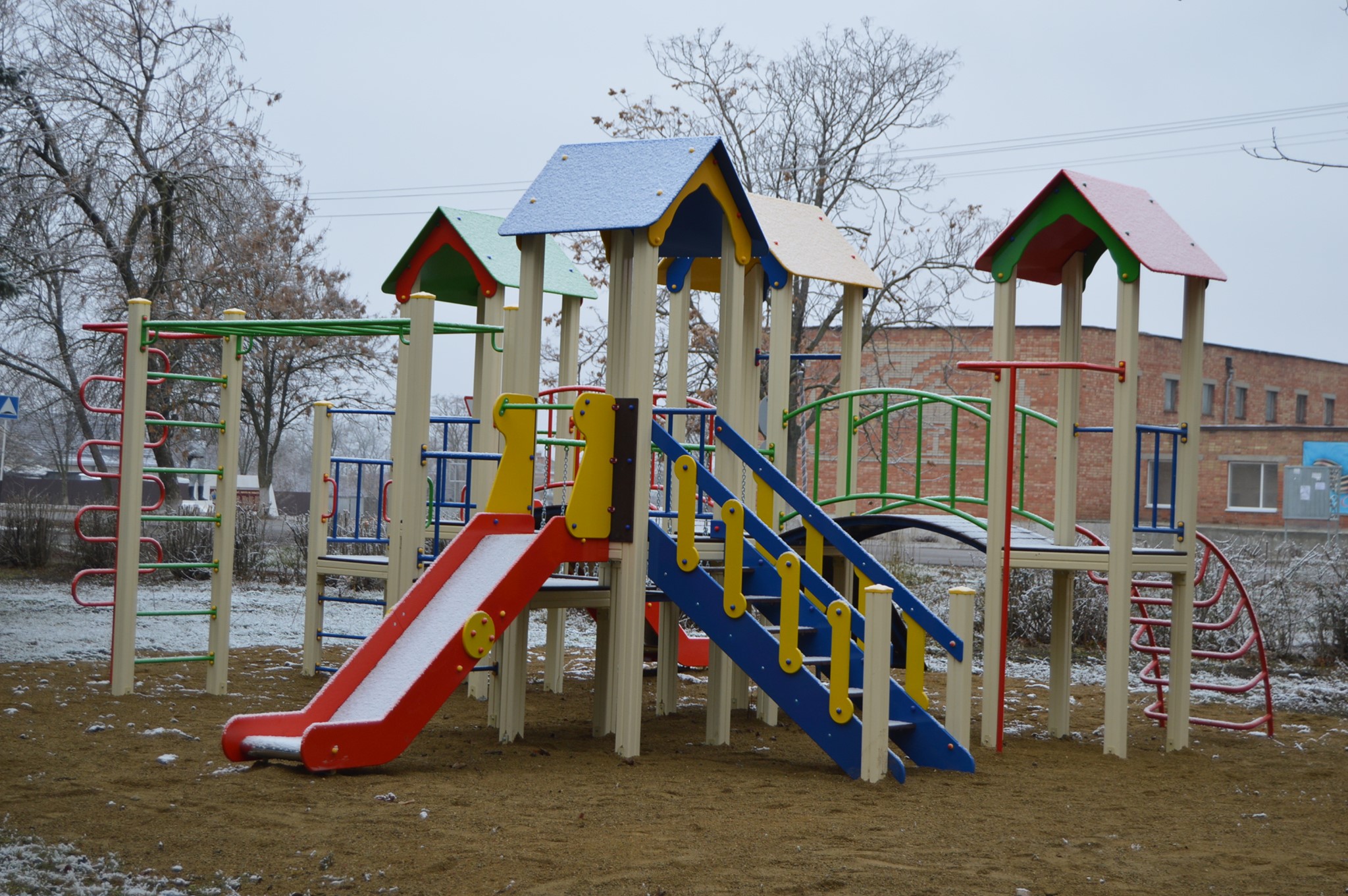 В 2020 году в трех маленьких населенных пунктах Александровского сельского поселения обустроили детские игровые площадки